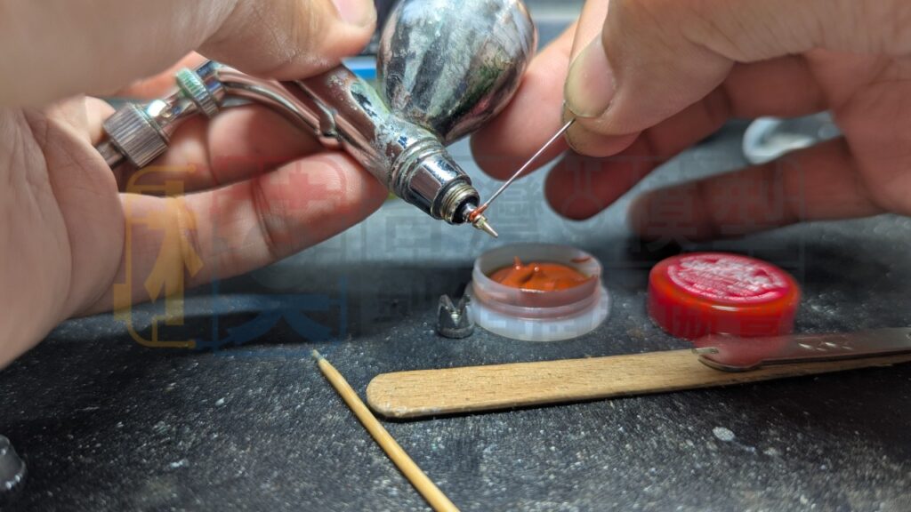 噴嘴螺牙處塗抹止洩膏